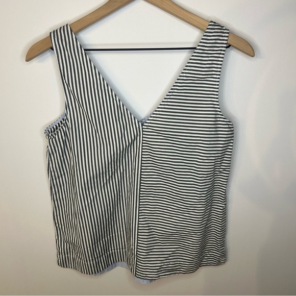Vineyard Vines Gray and White Double V Neck Mixed Stripe Sleeveless Top, Size XS - Picture 3 of 5